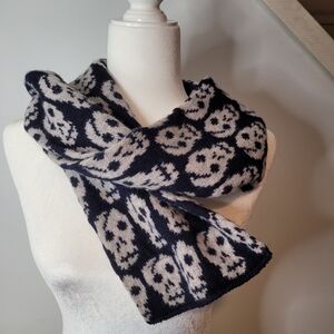 Skull Patterned Black and White Pure Wool Scarf